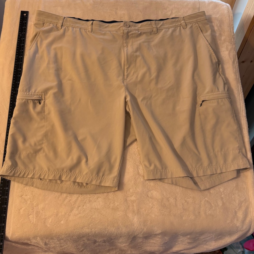 IZOD Golf Mens 52 Khaki Tan Cargo Shorts Flat Front Stretch 45B1203 Size 52W